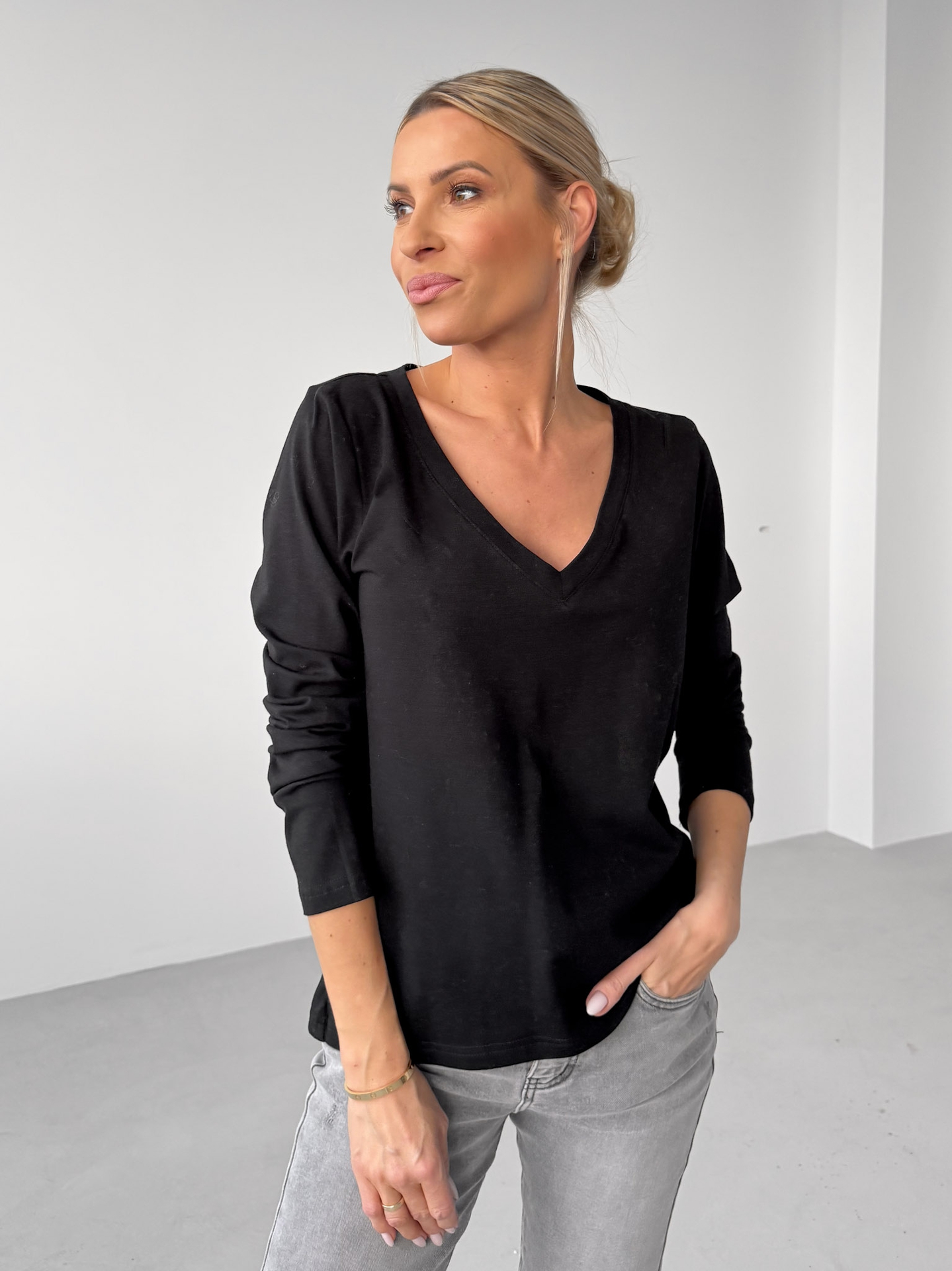 Bluzka Basic V-line Black