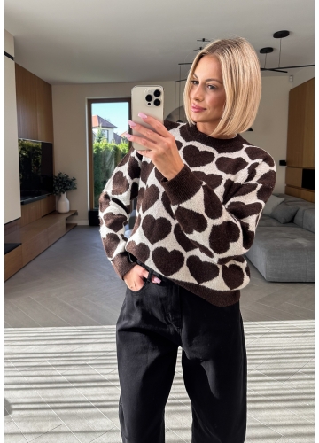Sweter w Brązowe Serca