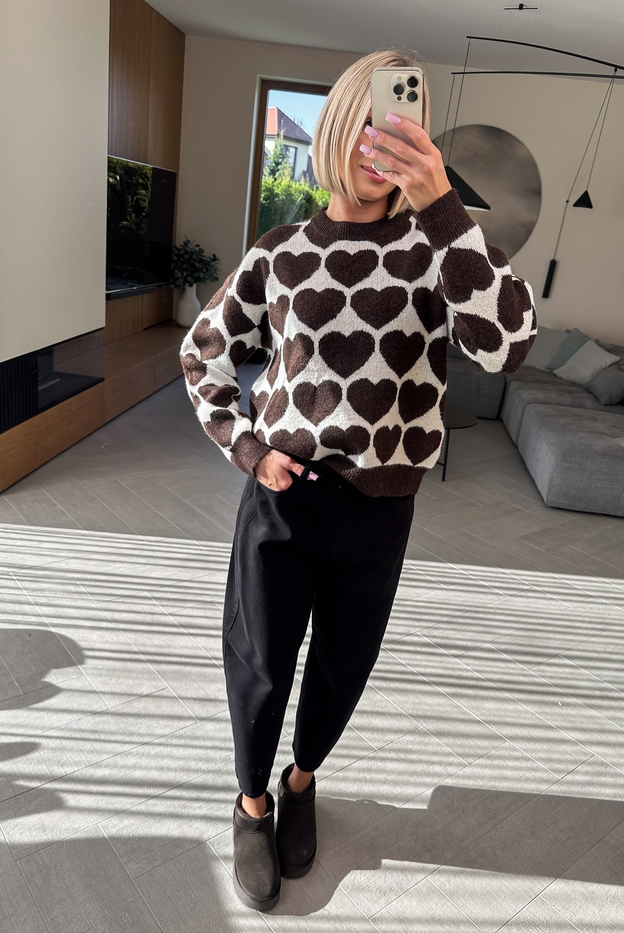 Sweter w Brązowe Serca 2
