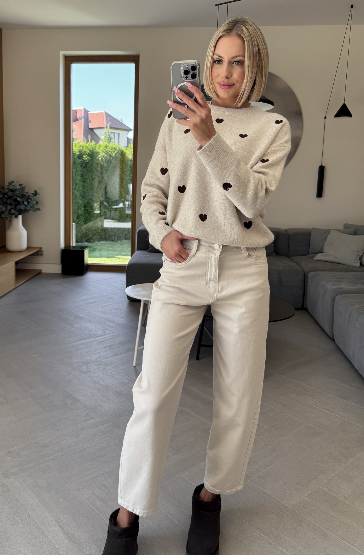 Sweter Beżowy w Serca 2