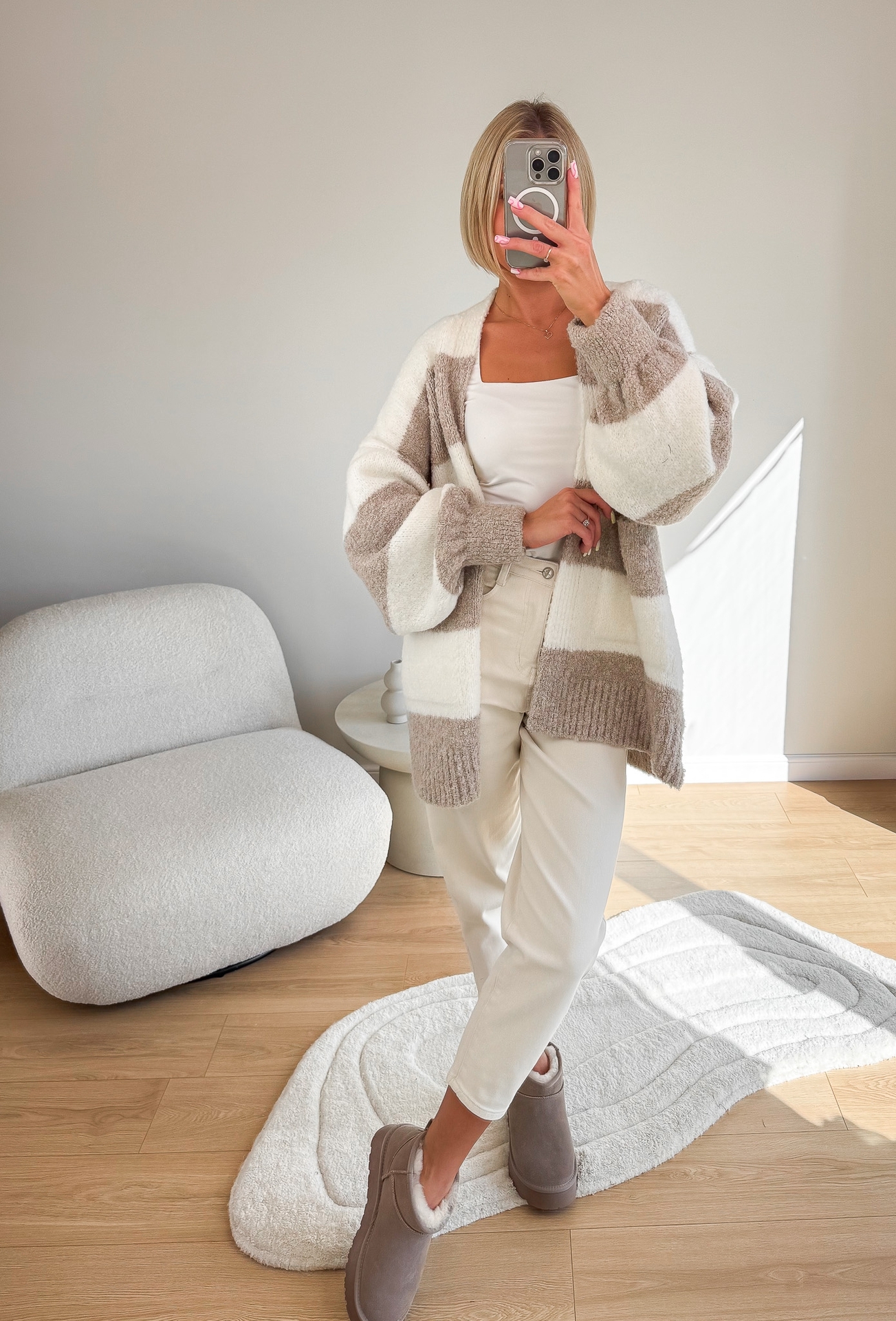 Sweter w Paski Beżowe Hubi