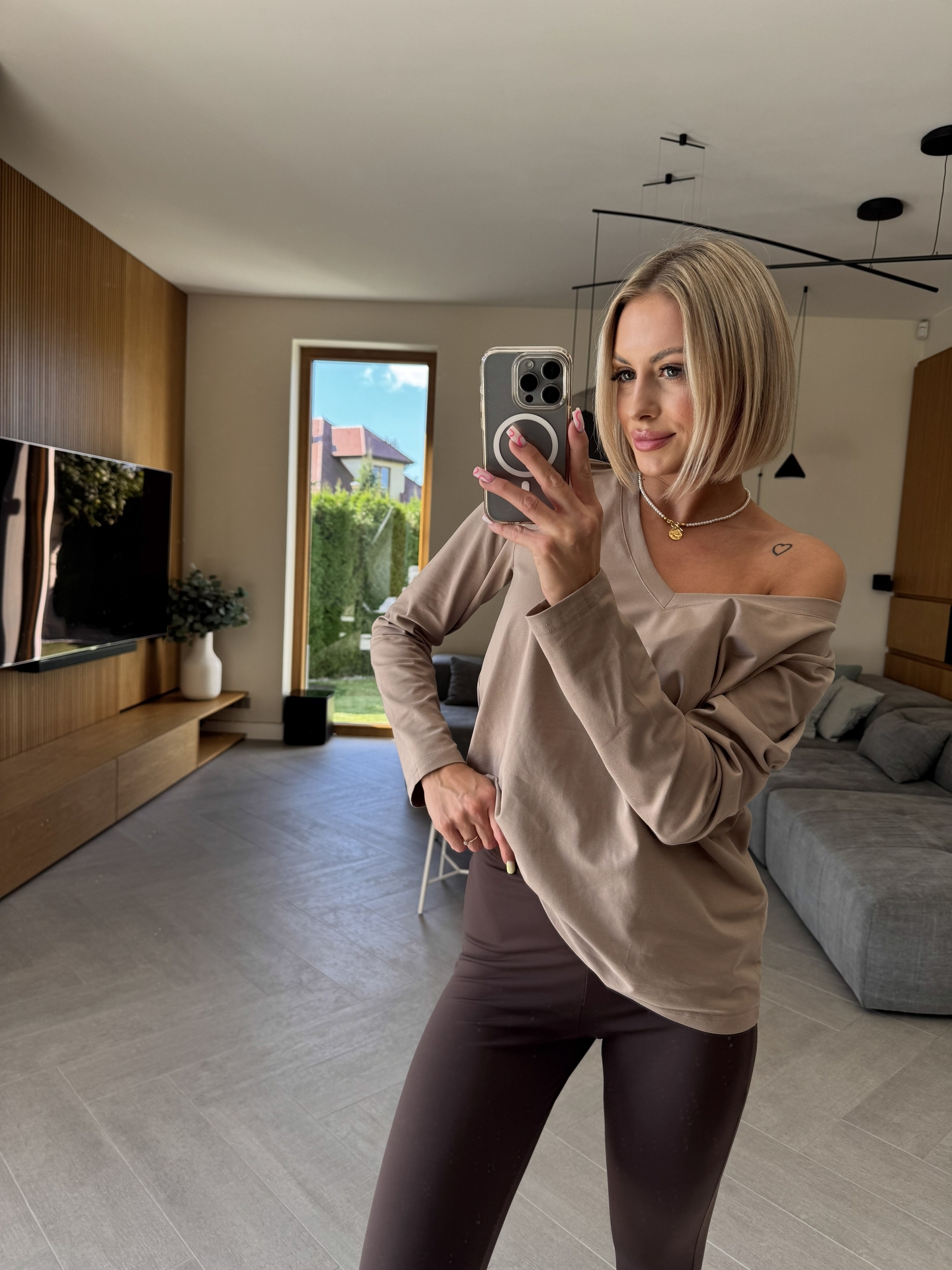 Bluzka Basic V-Line Taupe 2