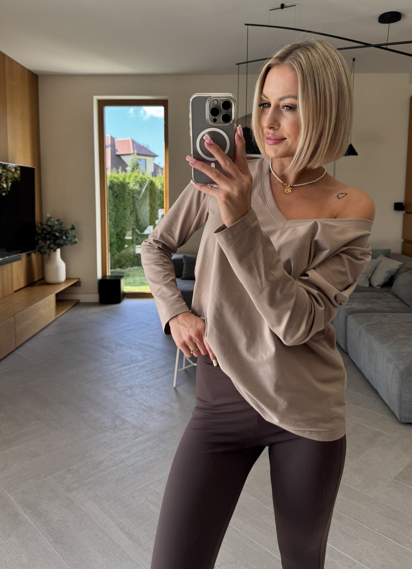 Bluzka Basic V-Line Taupe 3