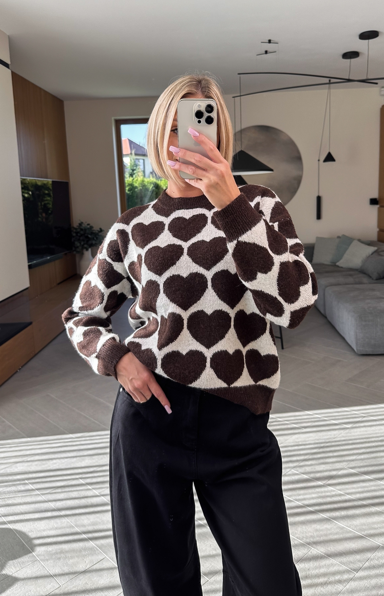 Sweter w Brązowe Serca 4