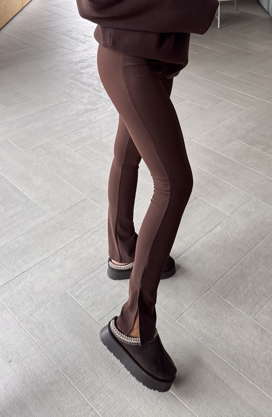 Legginsy z Rozcięciem Brązowe Stil1