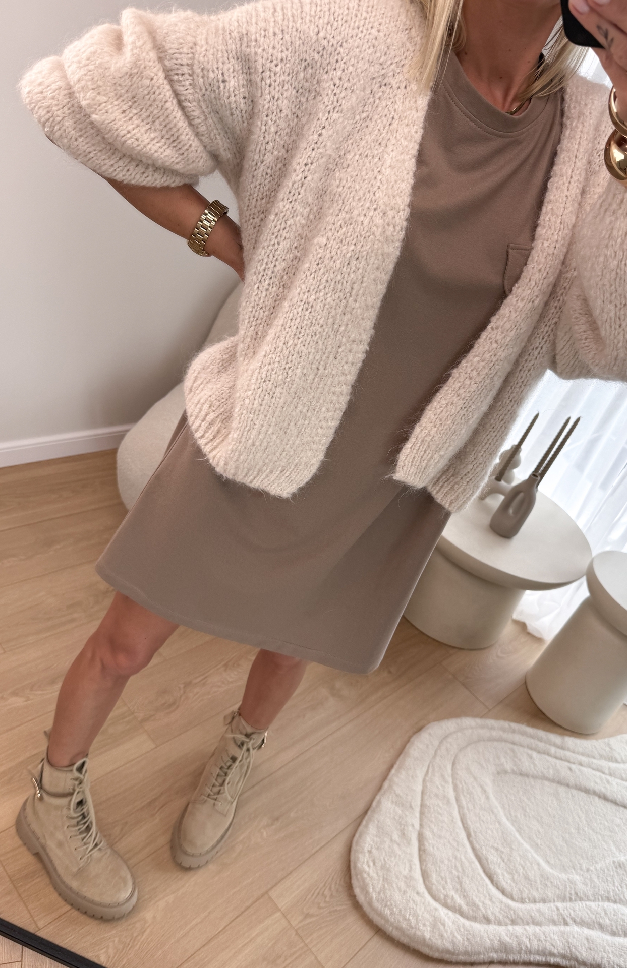 Sweter Beżowy Cardi 1