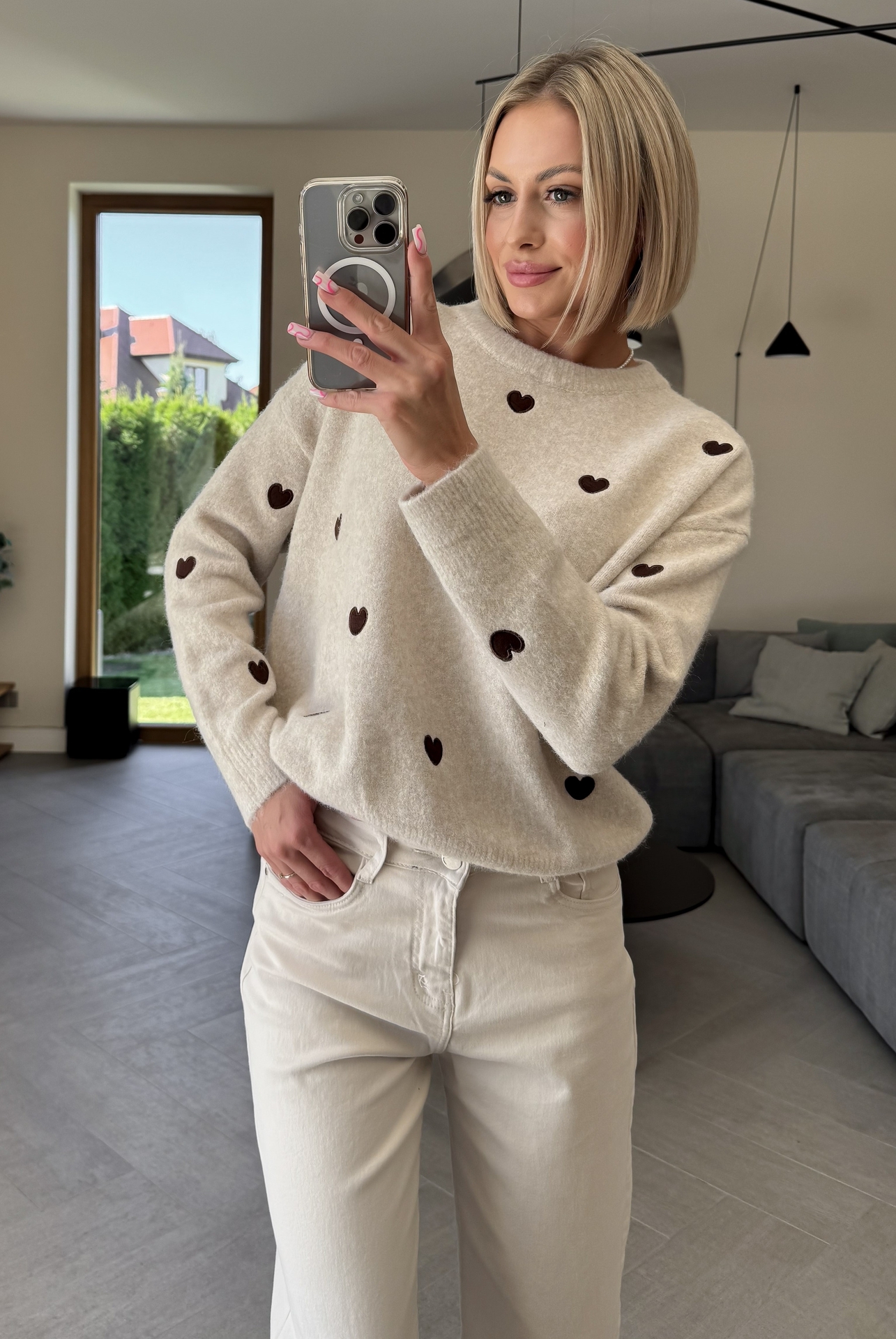 Sweter Beżowy w Serca 1