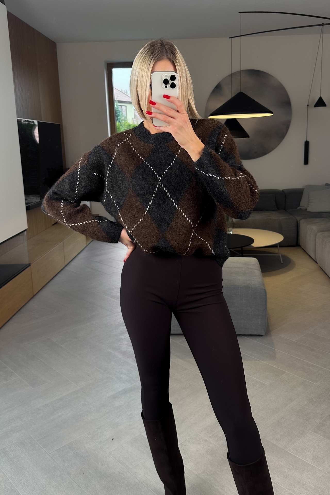 Sweter w Romby Brązowy 4