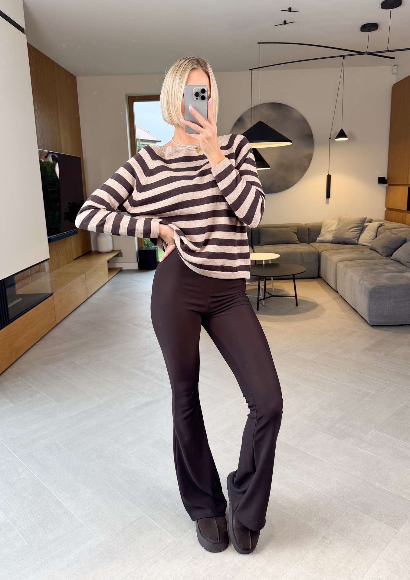 Swteter w Brązowe Paski Ava 3