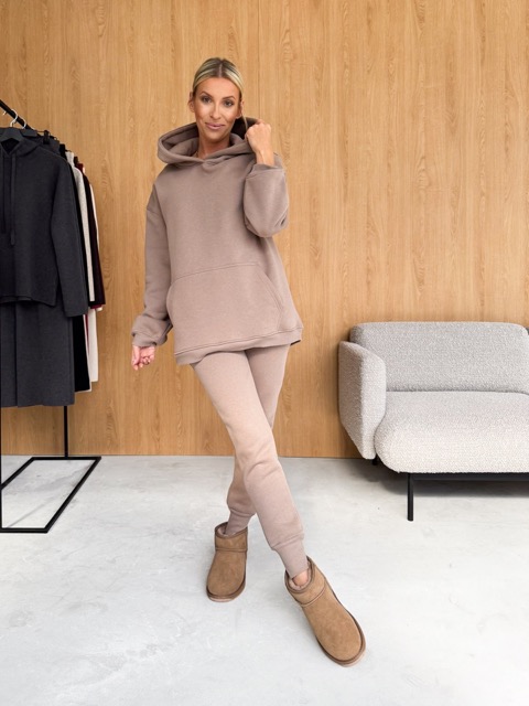 Komplet Taupe Hope spodnie dresowe i bluza - modny zestaw